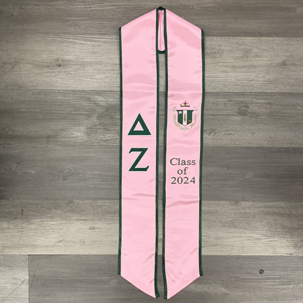 Delta Zeta Class of 2025 Graduation Stole